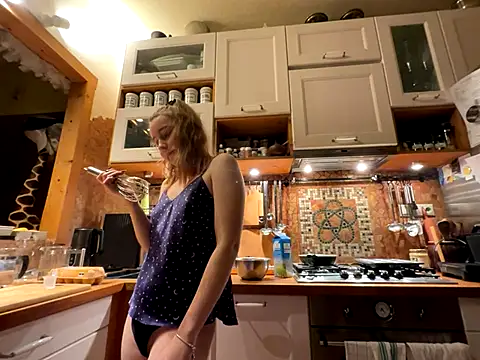 Snapshot of litttlegirl chatting on October 30, 2025, 11:27 pm litttlegirl online show from October 30, 2025, 11:27 pm