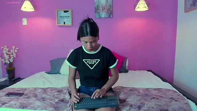 Miaa Coleman online show from November 4, 2025, 3:22 pm