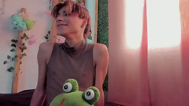 Leo Glow online show from November 30, 2025, 2:43 pm