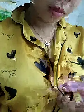 kitti-krush online show from November 3, 2025, 4:25 am