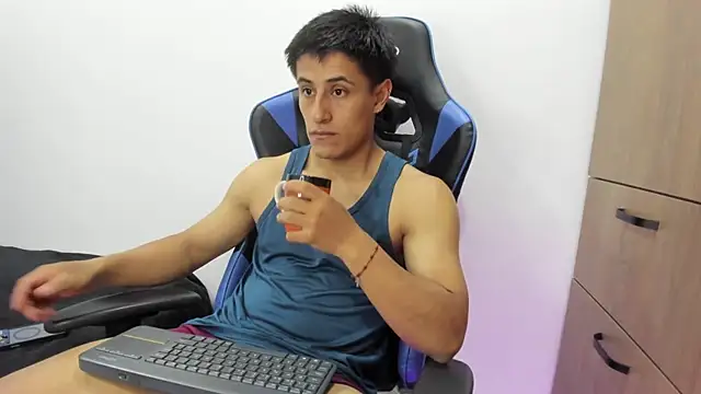 Snapshot of dorman_boy chatting on November 6, 2025, 1:06 am dorman boy online show from November 6, 2025, 1:06 am