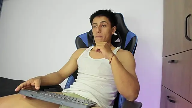 Snapshot of dorman_boy chatting on November 10, 2025, 2:10 am dorman boy online show from November 10, 2025, 2:10 am