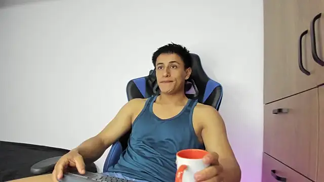 Snapshot of dorman_boy chatting on November 11, 2025, 1:49 am dorman boy online show from November 11, 2025, 1:49 am