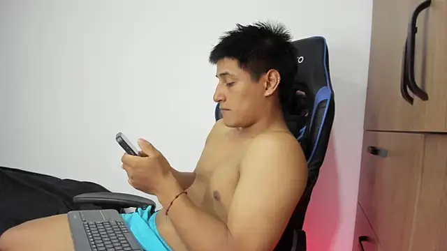 Snapshot of dorman_boy chatting on November 13, 2025, 4:11 am dorman boy online show from November 13, 2025, 4:11 am