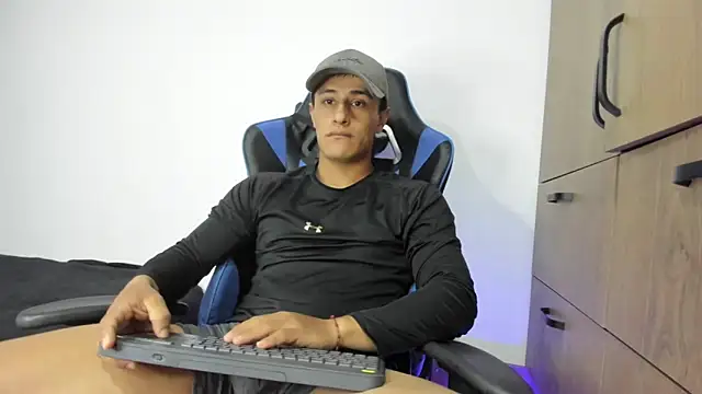 Snapshot of dorman_boy chatting on November 16, 2025, 4:07 am dorman boy online show from November 16, 2025, 4:07 am