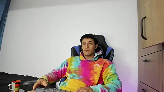 Snapshot of dorman_boy chatting on November 19, 2025, 3:39 am dorman boy online show from November 19, 2025, 3:39 am