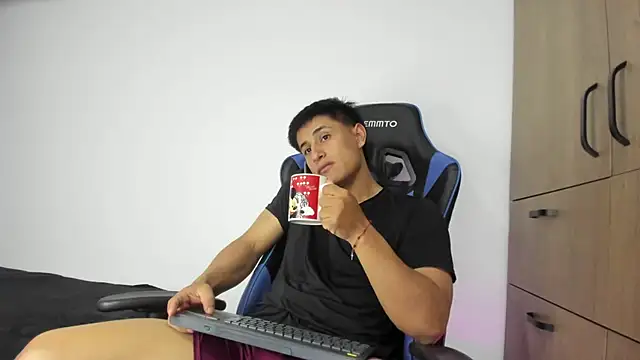 Snapshot of dorman_boy chatting on November 26, 2025, 3:29 am dorman boy online show from November 26, 2025, 3:29 am