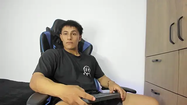 Snapshot of dorman_boy chatting on November 27, 2025, 3:30 am dorman boy online show from November 27, 2025, 3:30 am