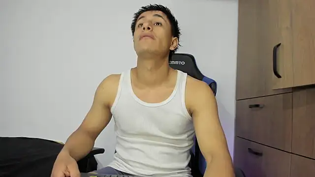 Snapshot of dorman_boy chatting on December 4, 2025, 1:48 am dorman boy online show from December 4, 2025, 1:48 am