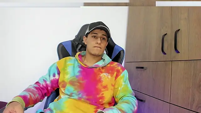 Snapshot of dorman_boy chatting on December 22, 2025, 3:36 am dorman boy online show from December 22, 2025, 3:36 am