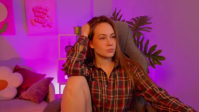 Snapshot of ElinVale chatting on February 10, 2026, 2:54 pm ElinVale online show from February 10, 2026, 2:54 pm