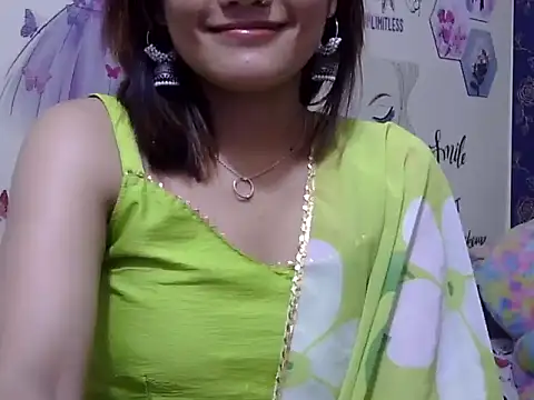 Snapshot of maira_33 chatting on April 4, 2026, 10:35 am maira 33 online show from April 4, 2026, 10:35 am