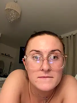 EmLovesxx online show from November 18, 2025, 8:57 pm