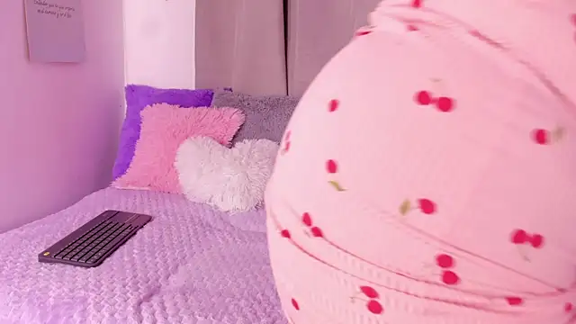 Snapshot of alanaa_gomezz chatting on December 1, 2025, 6:57 pm alanaa gomezz online show from December 1, 2025, 6:57 pm