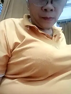 Snapshot of small-house123 chatting on November 9, 2025, 11:03 pm small-house123 online show from November 9, 2025, 11:03 pm