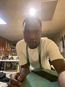 Snapshot of Ndodemnyama@xh chatting on November 3, 2025, 8:21 pm Ndodemnyamaxh online show from November 3, 2025, 8:21 pm