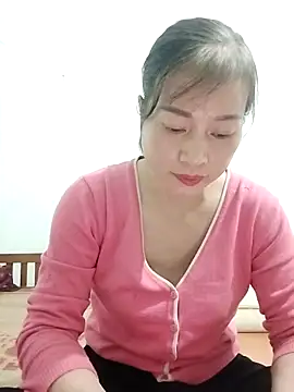 Snapshot of Kiuwi-omao chatting on November 5, 2025, 4:23 am Kiuwi-omao online show from November 5, 2025, 4:23 am