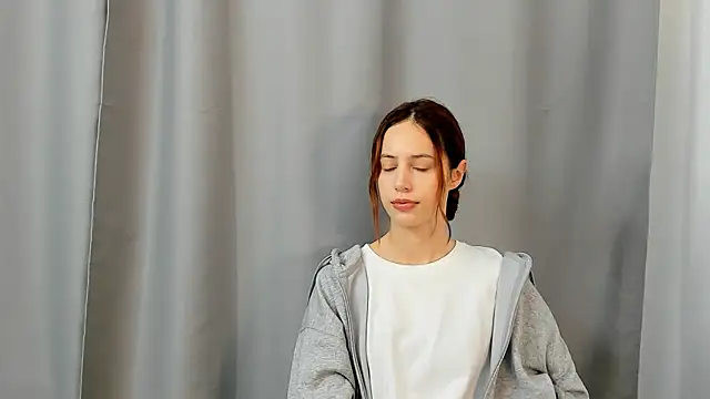 KylieVrable online show from November 3, 2025, 6:25 am