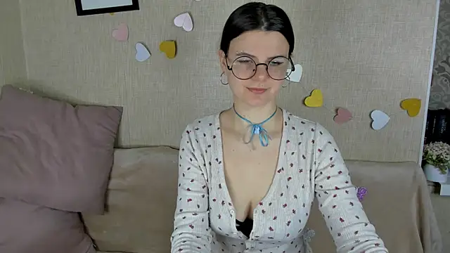 Zorianaa online show from April 7, 2026, 8:42 pm