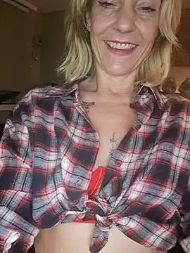 LittleSexyT online show from November 6, 2025, 10:10 pm