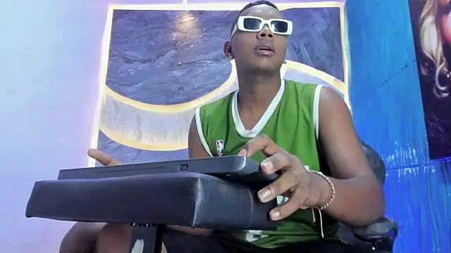 Snapshot of the_hot_boy0 chatting on November 6, 2025, 12:28 pm the hot boy0 online show from November 6, 2025, 12:28 pm