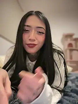 JIORYOvO online show from February 3, 2026, 6:22 am