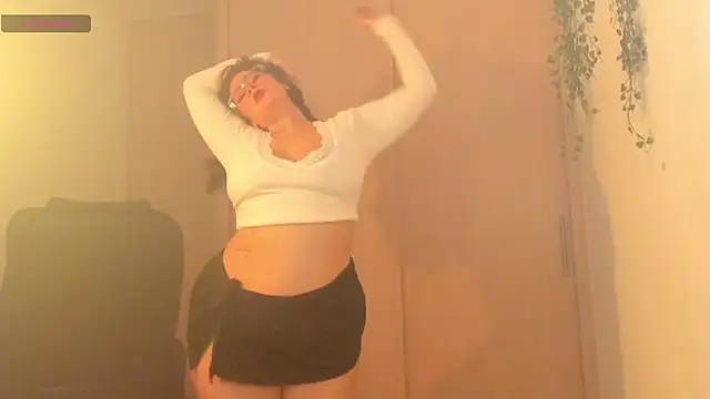 Cleopatra COL online show from April 11, 2026, 9:30 pm