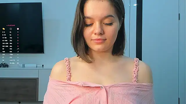 Xo Laura online show from April 12, 2026, 8:14 pm