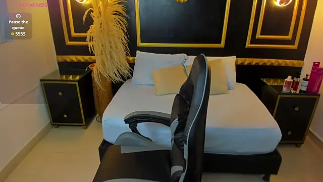 shanel smithh online show from December 22, 2025, 12:24 pm