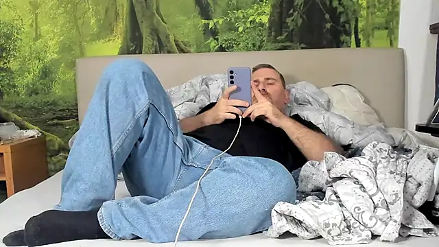 Snapshot of chubbydaddybear82 chatting on November 17, 2025, 1:11 am chubbydaddybear82 online show from November 17, 2025, 1:11 am