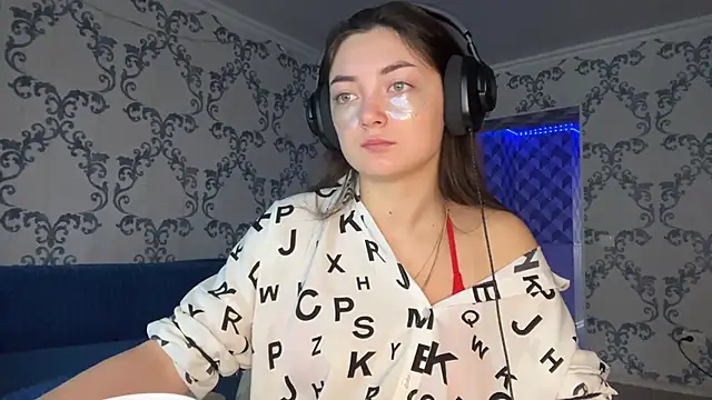 Snapshot of TwotyBright chatting on January 17, 2026, 6:07 am TwotyBright online show from January 17, 2026, 6:07 am