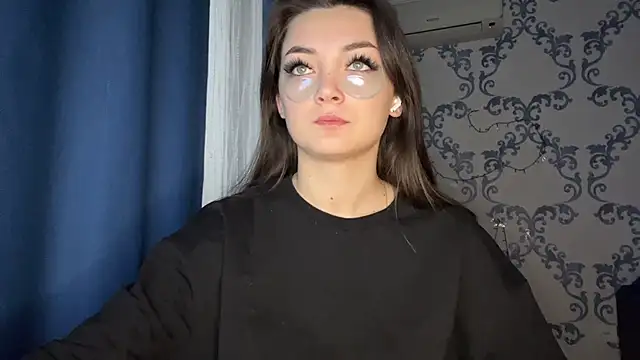 Snapshot of TwotyBright chatting on February 1, 2026, 6:01 am TwotyBright online show from February 1, 2026, 6:01 am