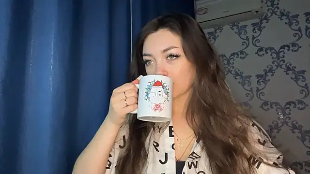 Snapshot of TwotyBright chatting on February 16, 2026, 6:09 am TwotyBright online show from February 16, 2026, 6:09 am