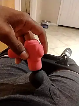 m8je online show from November 14, 2025, 4:11 am