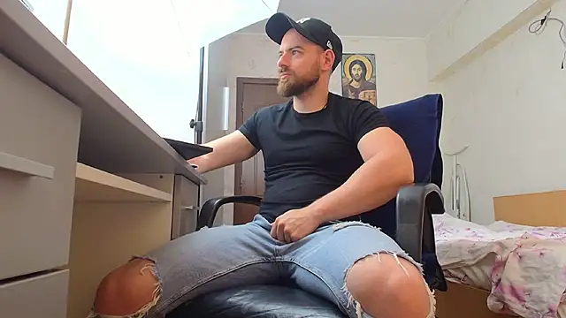 Ryanstone  online show from May 18, 2026, 5:02 am