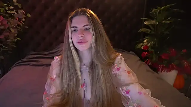 Snapshot of DanielaReign chatting on April 15, 2026, 1:07 pm DanielaReign online show from April 15, 2026, 1:07 pm