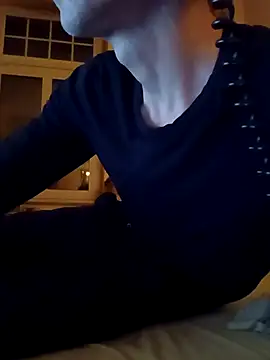 Snapshot of bassxxxxwave chatting on November 16, 2025, 6:57 pm bassxxxxwave online show from November 16, 2025, 6:57 pm