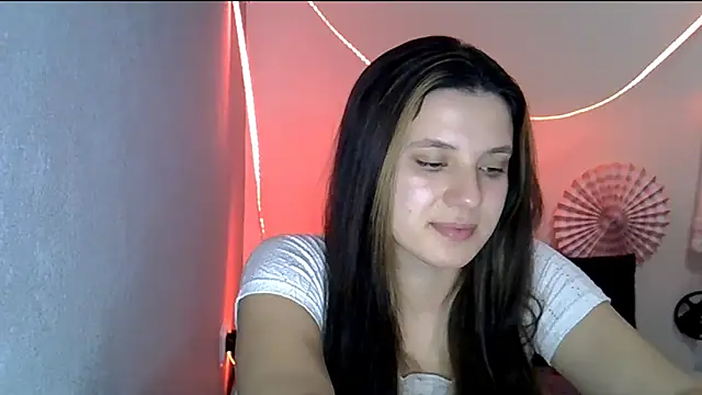 KiraHoney online show from February 19, 2026, 7:32 pm