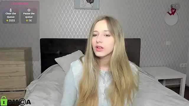 blondy rina online show from November 18, 2025, 11:48 pm