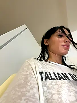 VickyM99 online show from November 4, 2025, 3:22 pm