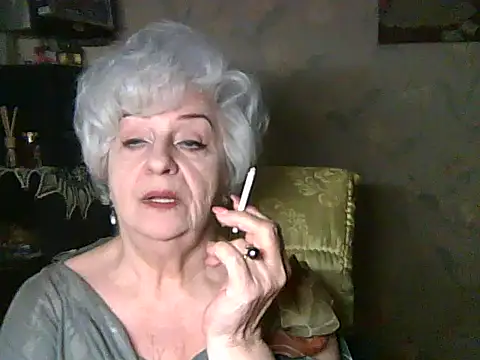 Snapshot of ValeriaKroww chatting on May 27, 2026, 5:43 pm ValeriaKroww online show from May 27, 2026, 5:43 pm