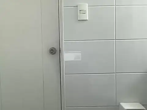 maxdonn29 online show from April 7, 2026, 2:28 pm