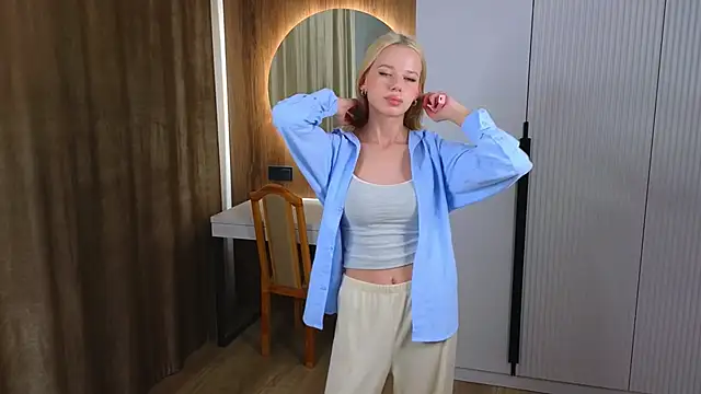 Snapshot of DorisCandelario chatting on November 14, 2025, 12:37 pm DorisCandelario online show from November 14, 2025, 12:37 pm