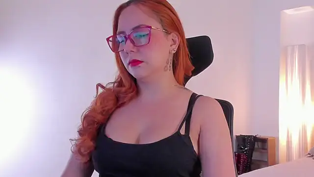 Snapshot of MistressErza chatting on June 26, 2026, 3:38 pm MistressErza online show from June 26, 2026, 3:38 pm