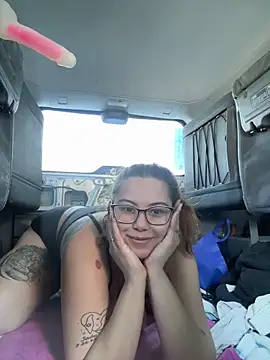 Snapshot of FreakyDreama chatting on February 17, 2026, 3:29 pm FreakyDreama online show from February 17, 2026, 3:29 pm