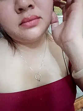 Snapshot of Bee-bgolden chatting on November 10, 2025, 3:27 am Bee-bgolden online show from November 10, 2025, 3:27 am