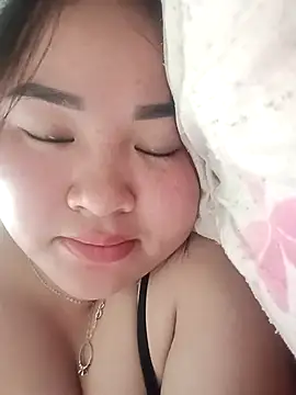 Snapshot of Bee-bgolden chatting on November 13, 2025, 5:06 am Bee-bgolden online show from November 13, 2025, 5:06 am