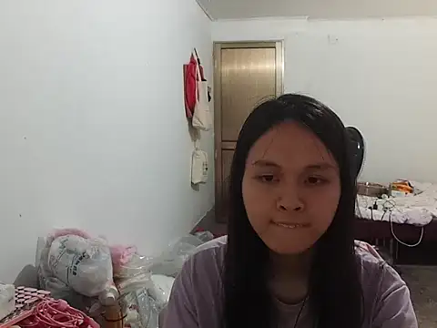 Snapshot of RebelAura chatting on May 17, 2026, 11:50 am RebelAura online show from May 17, 2026, 11:50 am