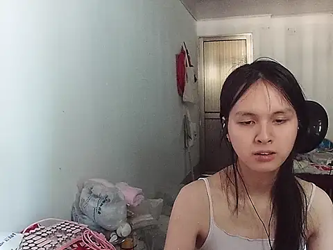 Snapshot of RebelAura chatting on May 25, 2026, 2:06 am RebelAura online show from May 25, 2026, 2:06 am