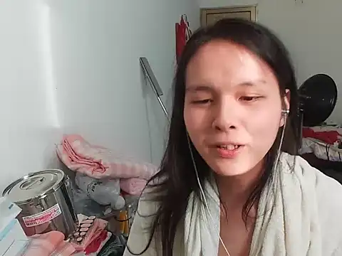Snapshot of RebelAura chatting on July 9, 2026, 9:35 am RebelAura online show from July 9, 2026, 9:35 am